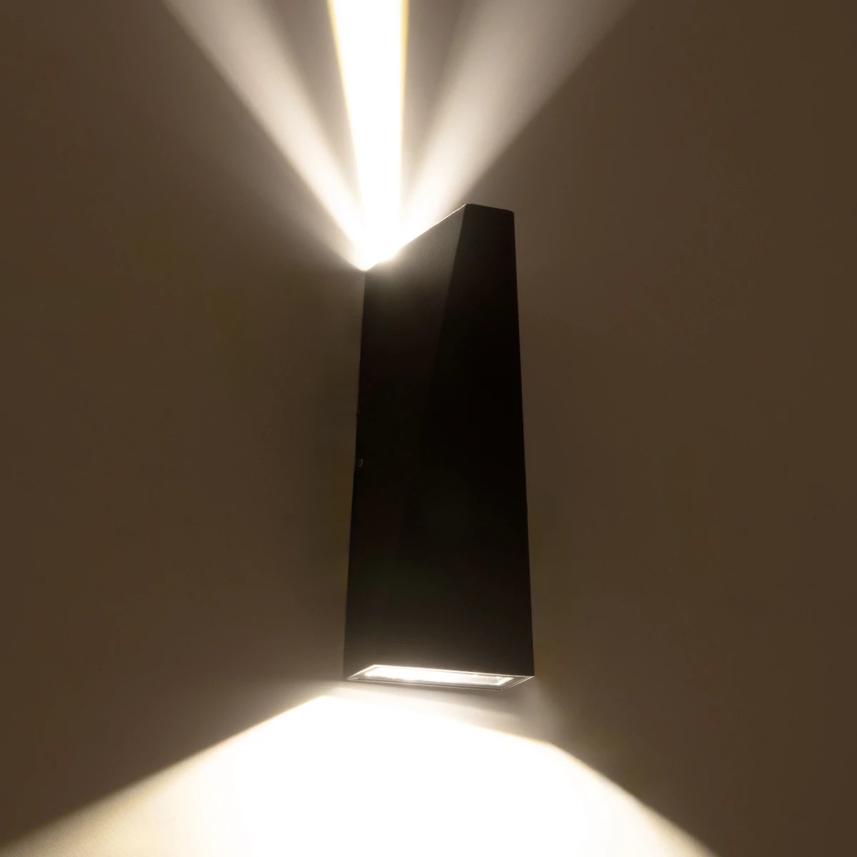 GLOBOSTAR® TRIANDE 60556 Μοντέρνο Φωτιστικό Τοίχου - Απλίκα LED 10W 1200lm 5°/60° AC 220-240V Αδιάβροχο IP65 Φυσικό Λευκό 4500K - Bridgelux COB Chip & TÜV SÜD Driver - Μαύρο Ματ - Μ8.5 x Π8.5 x Υ20cm - 5 Χρόνια Εγγύηση - Image 8