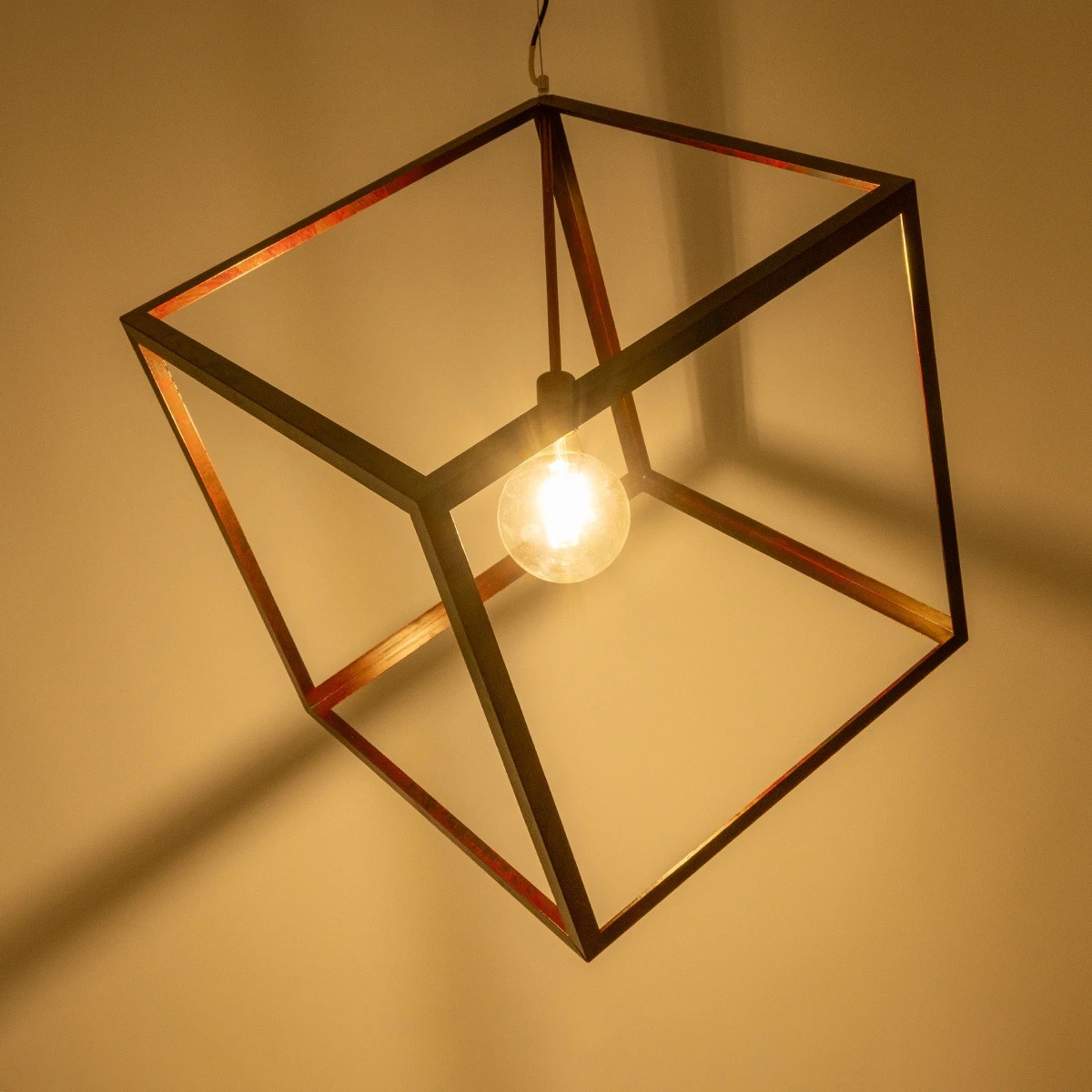 GLOBOSTAR® CUBE 999-0216 Μοντέρνο Κρεμαστό Φωτιστικό Οροφής με Ντουί 1 x E27 AC 220-240V IP20 - Χάλκινο - Μ70 x Π70 x Υ87cm - Image 2