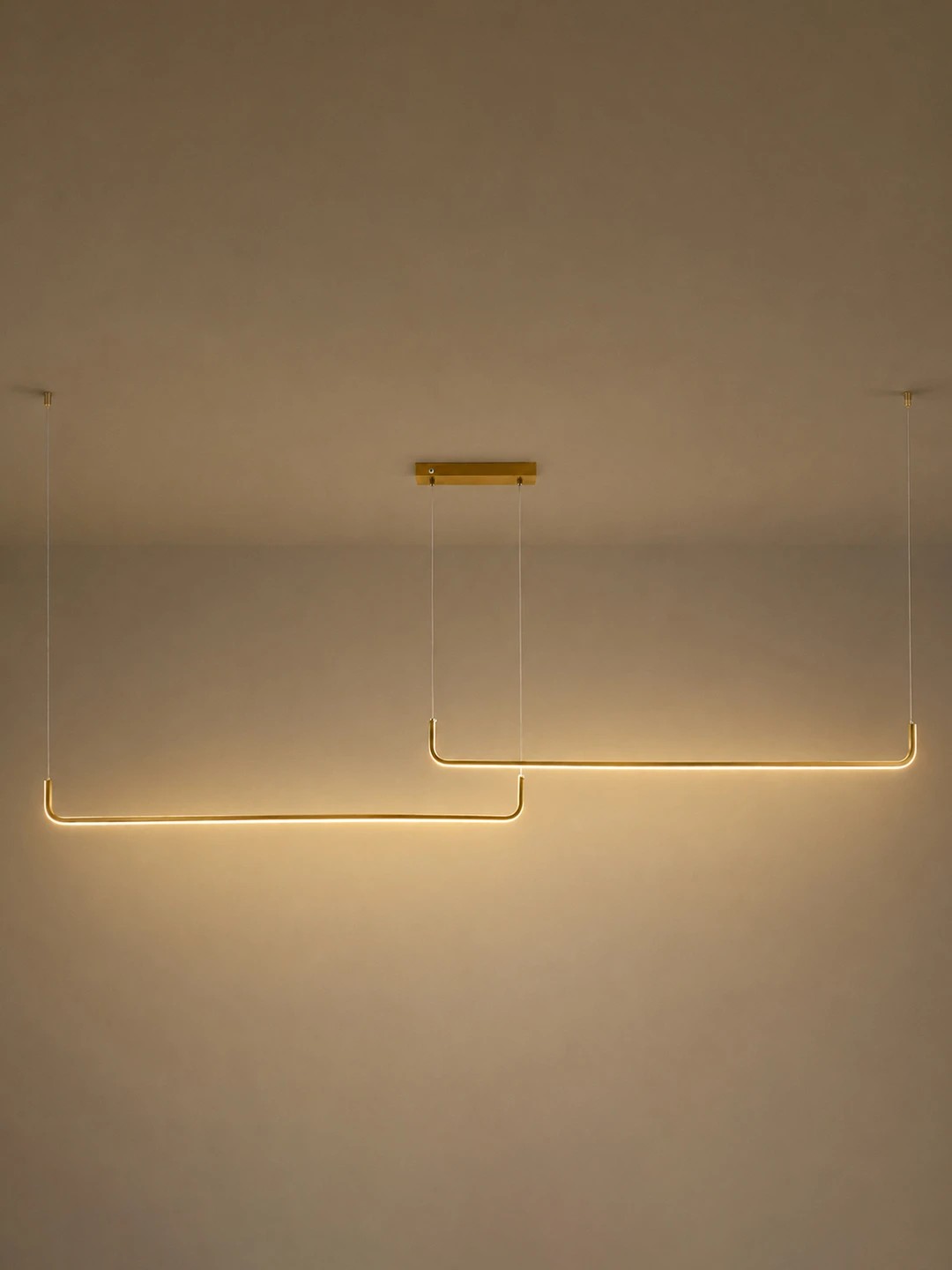 kelvo® LINARIA KLV-101-0260-V2 Κρεμαστό Φωτιστικό Οροφής LED 72W 7200lm 180° AC 220-240V IP20 Ρυθμιζόμενο Λευκό CCT με Χειριστήριο από 2700K έως 6000K Dimmable - Lumileds SMD Chip - Σατινέ Χρυσό Βούρτσας - Μ212 x Π4 x Υ20cm - 3 Χρόνια Εγγύηση - Image 3