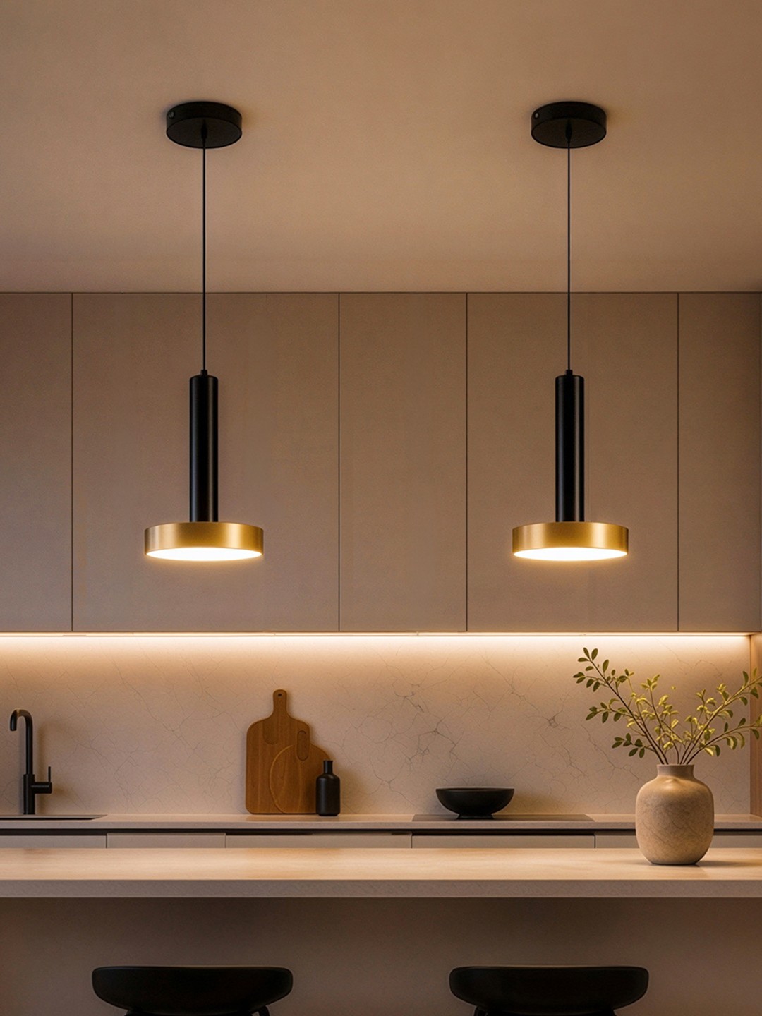 kelvo® ZANE KLV-101-0349 Κρεμαστό Φωτιστικό Οροφής LED 18W 1800lm 120° AC 220-240V IP20 Ρυθμιζόμενο Λευκό CCT με Χειριστήριο από 2700K έως 6000K Dimmable - Lumileds SMD Chip - Σατινέ Χρυσό Βούρτσας & Μαύρο Ματ - Μ15 x Π15 x Υ20cm - 3 Χρόνια Εγγύηση