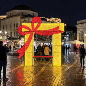 Φωτιζόμενη Πόρτα Δώρο Με Μεταλλικό Σκελετό Και Pvc Γιρλάντα , Υφασμάτινο Κάθισμα Με 5000 Led Θερμού Φωτισμού Με Μπρίζα Σούκο Ip65 345 x 40 x 345(h)cm (#64371)